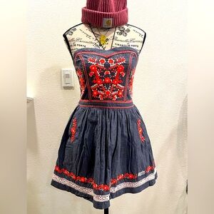 Super dry strapless dress with embroidered flowers and pockets - mini dress -